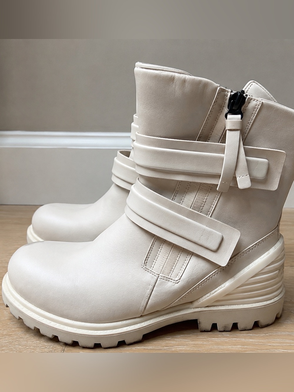NWOT Ecco TREDTRAY Ivory Chelsea Boots EU 37